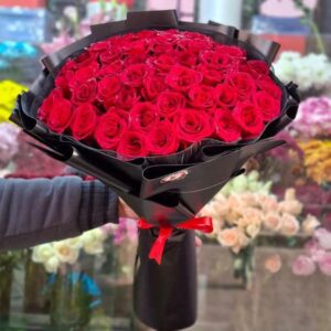 Large bouquet of 70 natural red roses